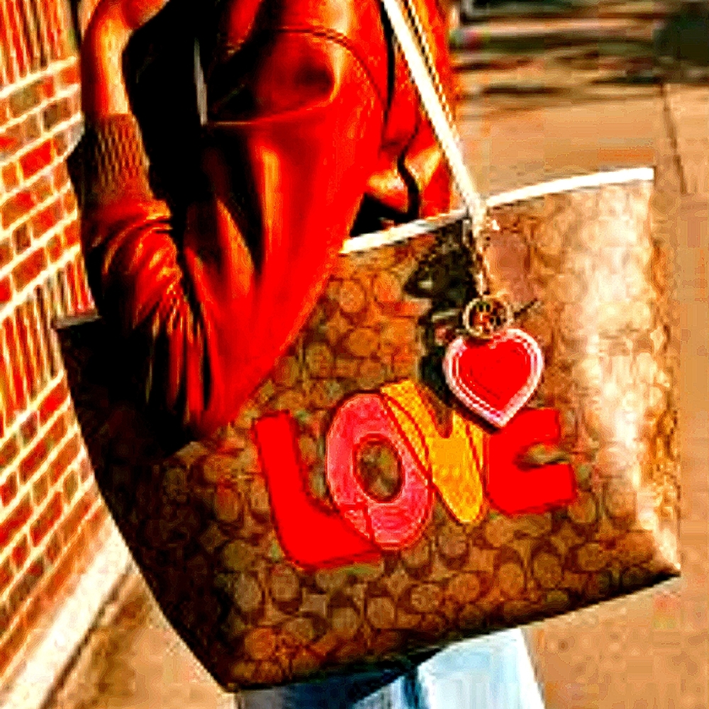 ๐บ๐ฒI LOVE COACH " Love Sign Signature City Tote show the whole world ๐ ๐ - Picture 2 of 8